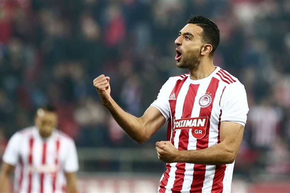 اللاعب يرد ببيان.. وقف أحمد حسن كوكا 4 مباريات بسبب تغطية شعار المثلية